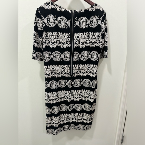 Tiana B Dress Size 12 Shift Black White Textured Pattern Zip Up Back - Picture 3 of 3